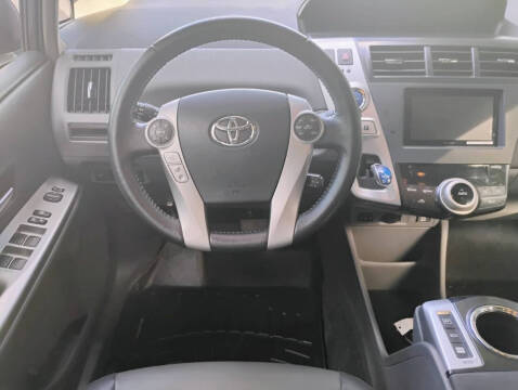 2014 Toyota Prius v Five