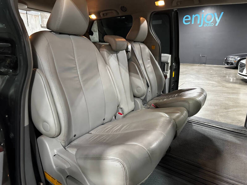 2013 Toyota Sienna XLE 8-Passenger