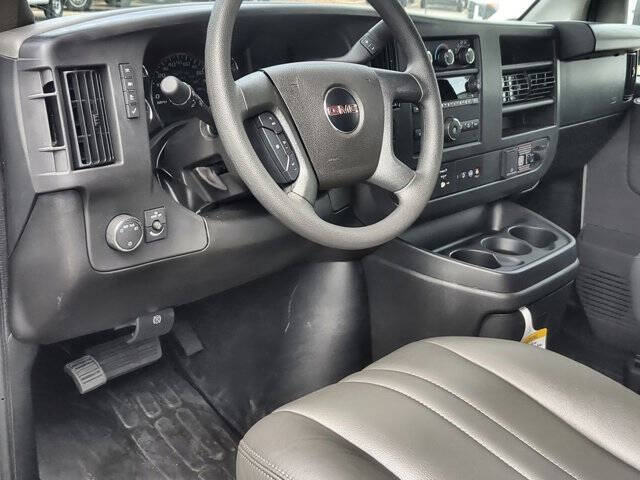 2025 GMC Savana 2500