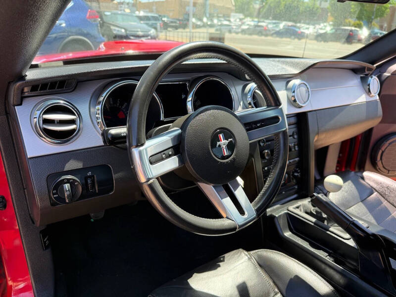 2005 Ford Mustang GT Deluxe