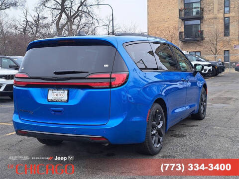 2026 Chrysler Pacifica Select