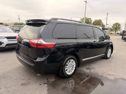 2017 Toyota Sienna XLE Premium 8-Passenger