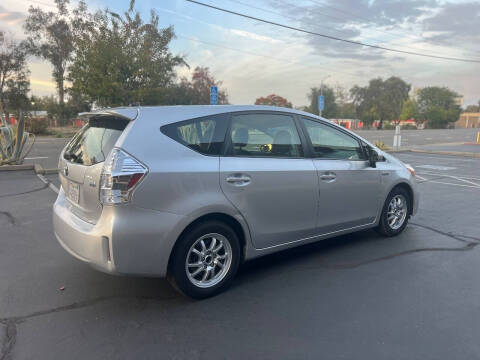 2013 Toyota Prius v Two