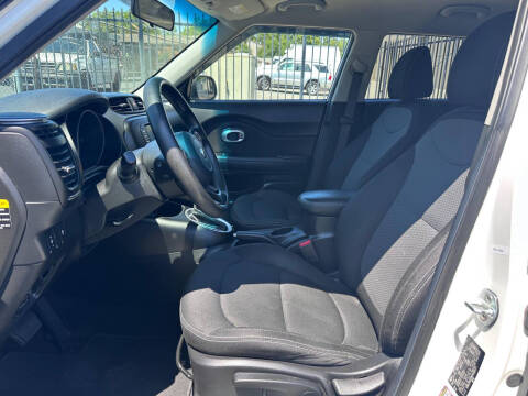 2017 Kia Soul +