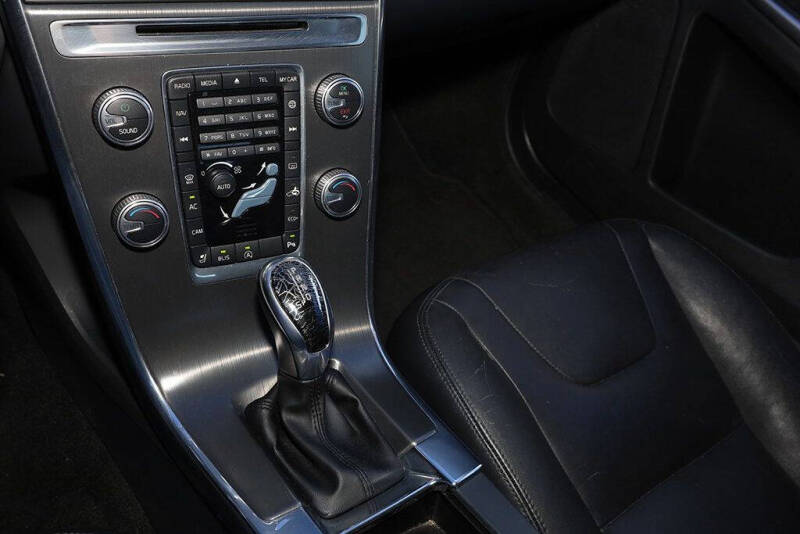 2016 Volvo XC60 T5 Drive-E Premier