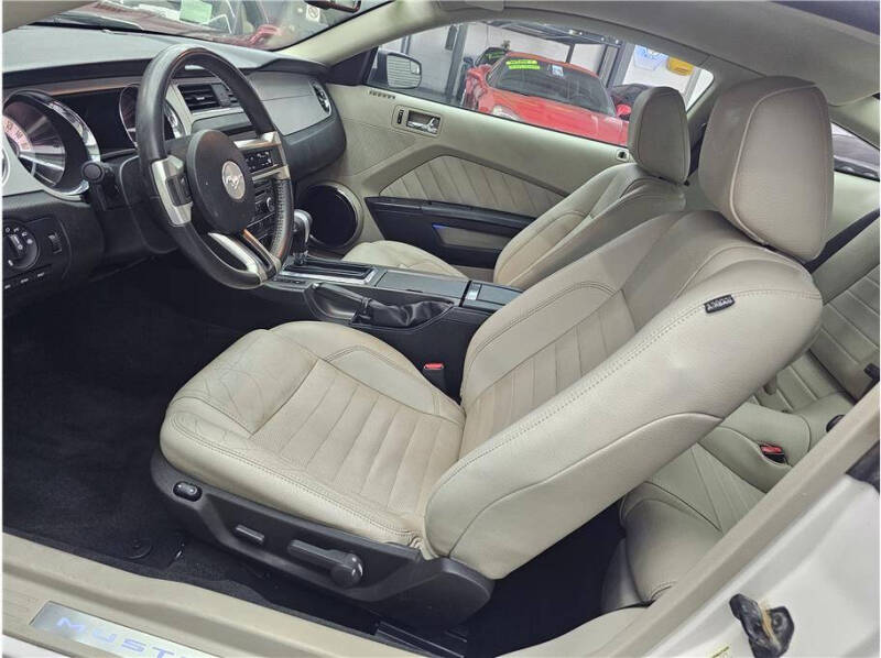 2011 Ford Mustang V6 Premium