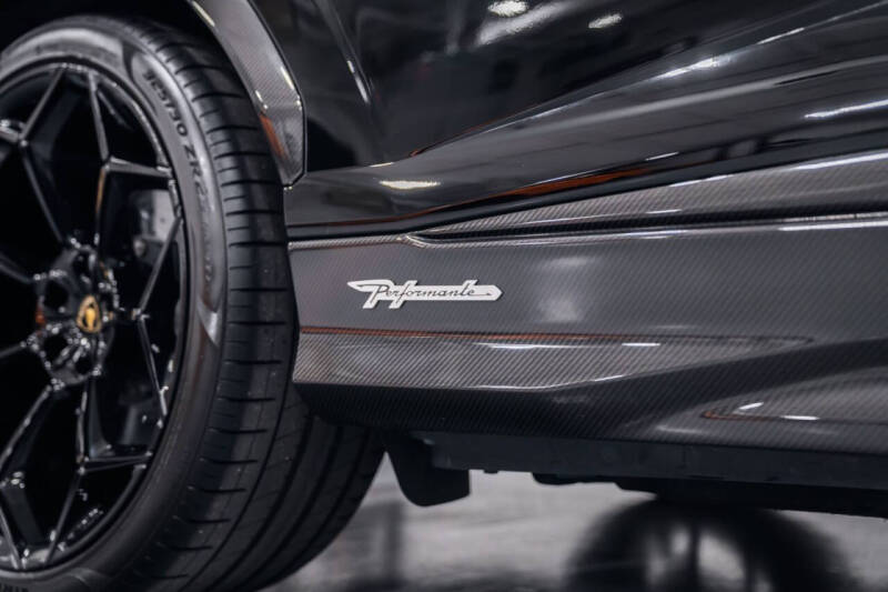 2024 Lamborghini Urus Performante
