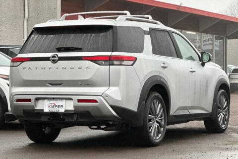 2025 Nissan Pathfinder SL