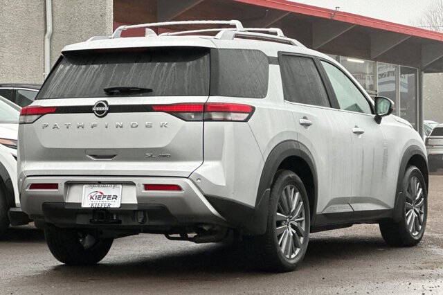 2025 Nissan Pathfinder SL