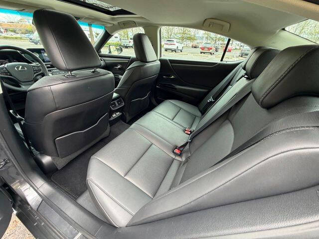 2022 Lexus ES 300h