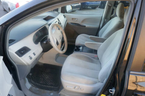 2013 Toyota Sienna LE 8-Passenger