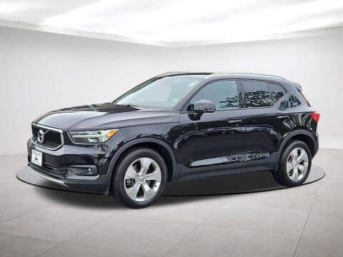 2022 Volvo XC40 T5 Momentum