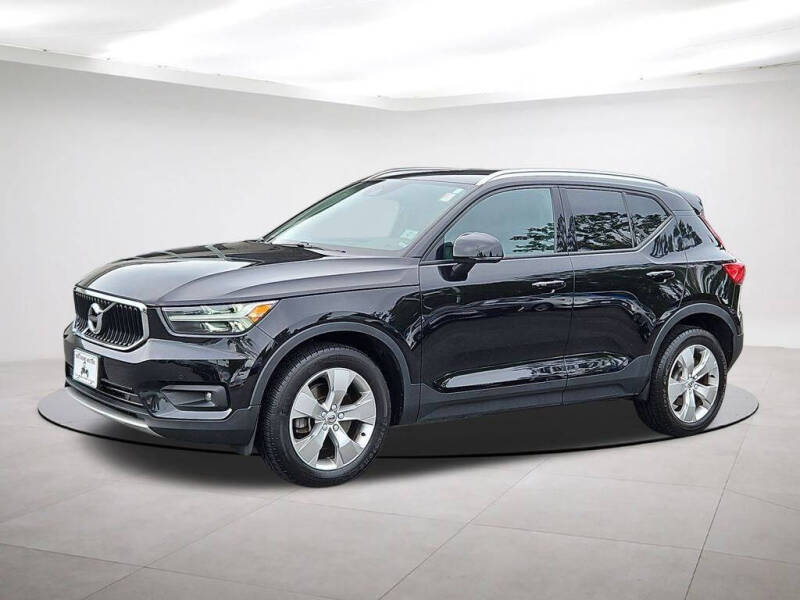 2022 Volvo XC40 T5 Momentum