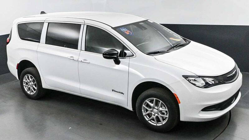 2025 Chrysler Voyager LX