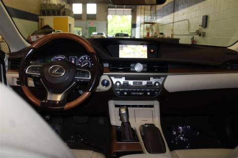 2016 Lexus ES 300h