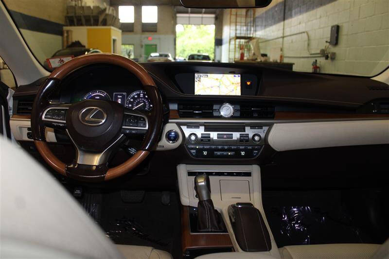 2016 Lexus ES 300h