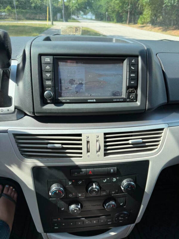 2012 Volkswagen Routan SE