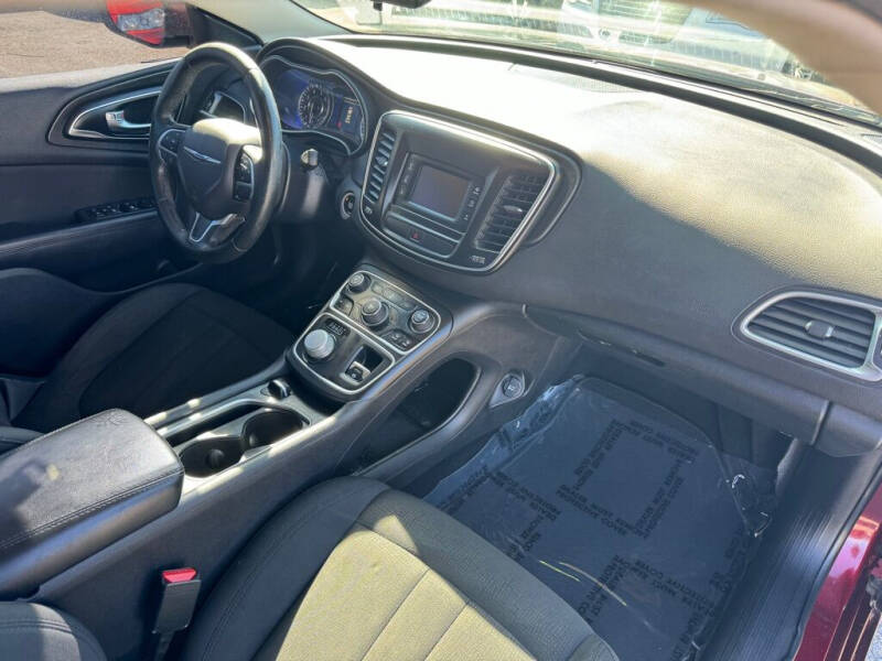 2016 Chrysler 200 LX