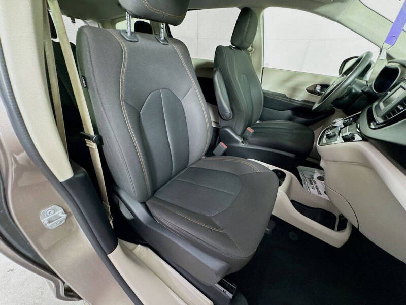 2017 Chrysler Pacifica LX