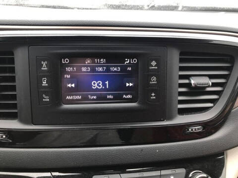 2017 Chrysler Pacifica Touring-L