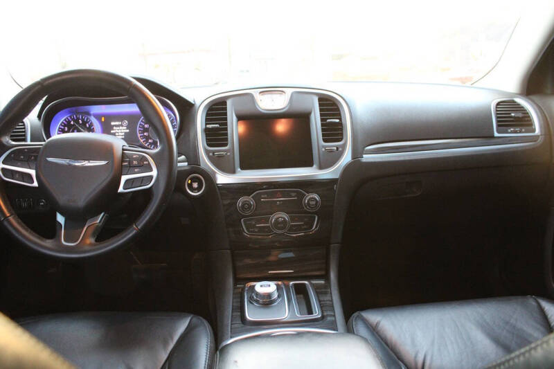 2017 Chrysler 300 Limited