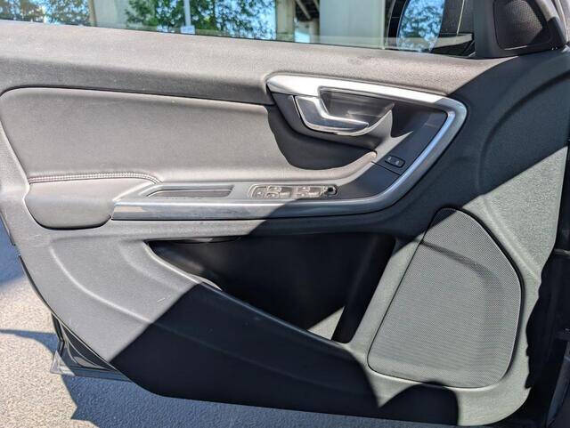 2018 Volvo V60 Cross Country T5 Premier