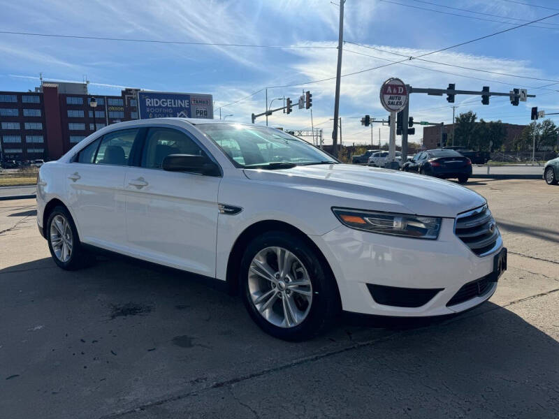 2015 Ford Taurus SE photo 2