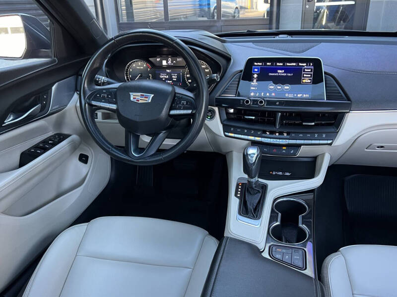 2022 Cadillac CT4 Luxury