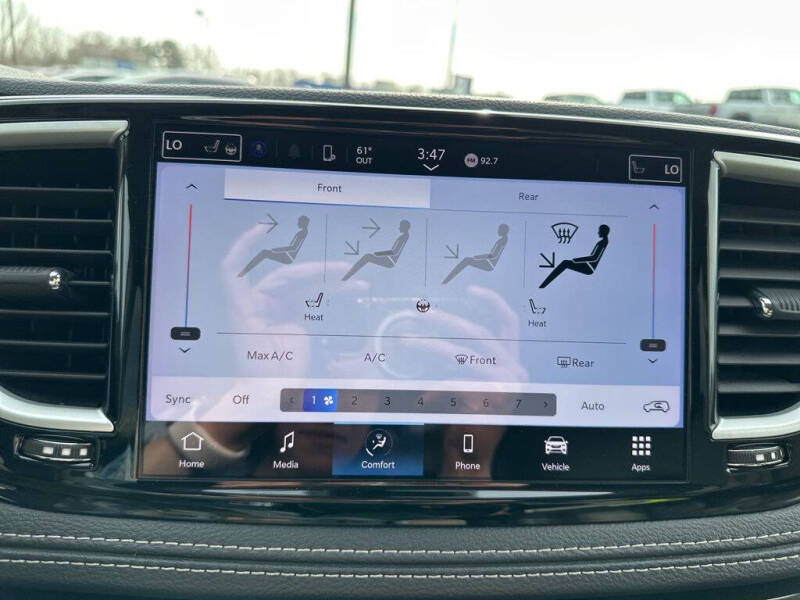 2023 Chrysler Pacifica Plug-In Hybrid Touring L