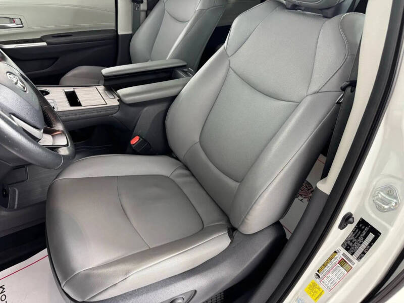 2021 Toyota Sienna XLE 7-Passenger