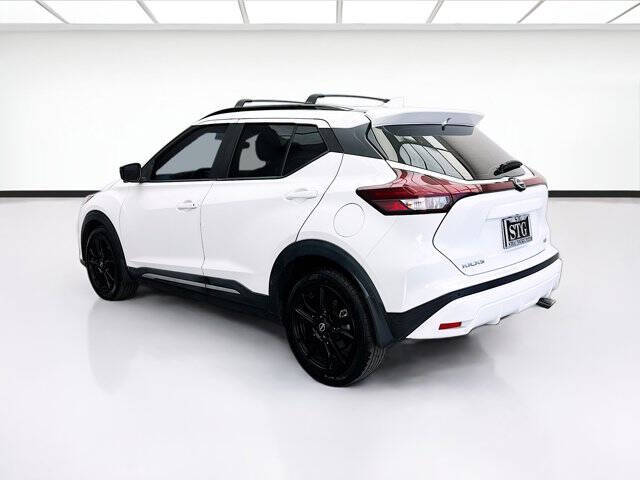 2022 Nissan Kicks SR