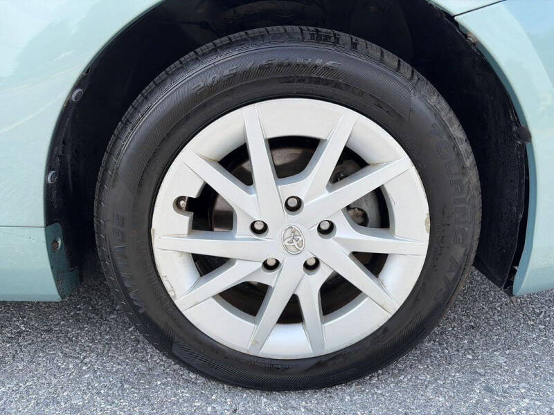 2014 Toyota Prius v Three