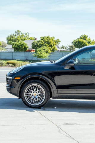 2017 Porsche Cayenne Platinum Edition