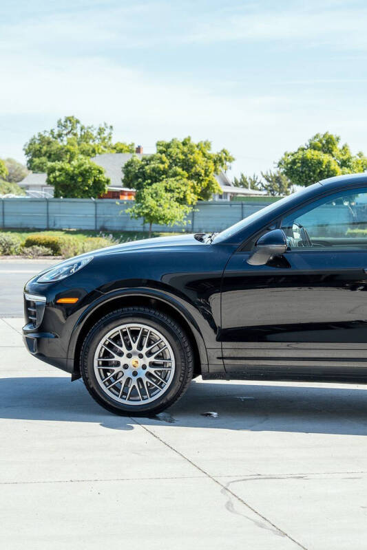 2017 Porsche Cayenne Platinum Edition