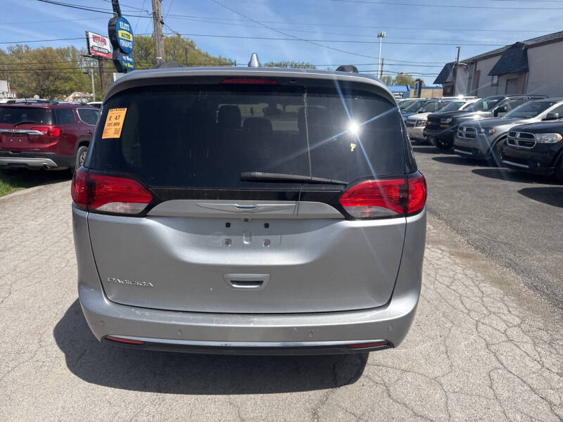 2017 Chrysler Pacifica Touring-L