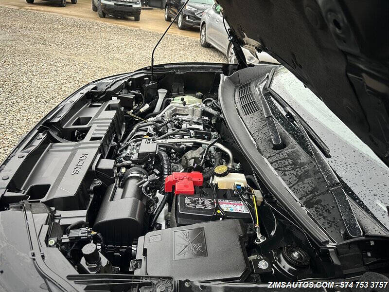 2025 Nissan Kicks SR