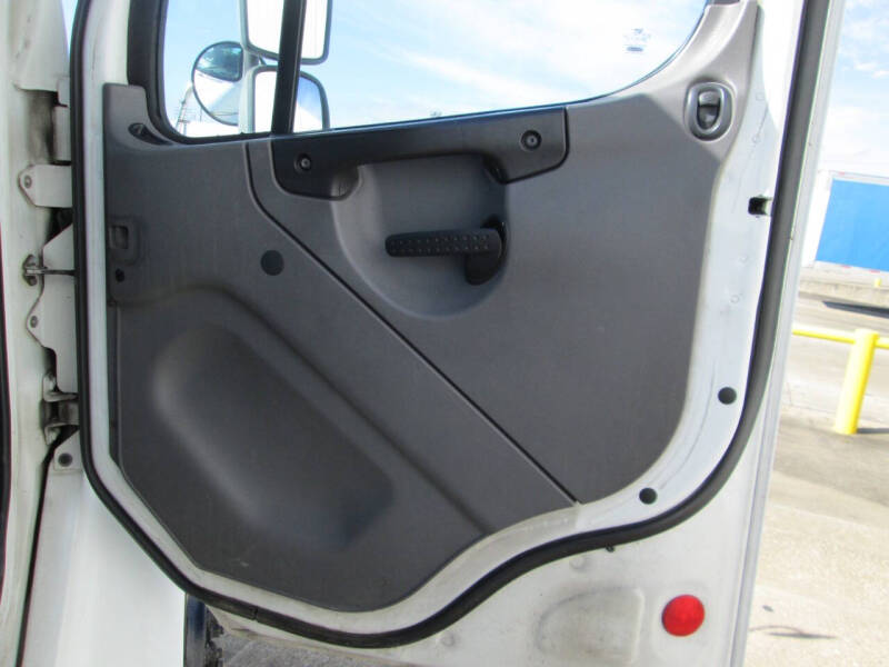 2007 Freightliner Business class M2