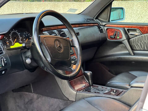 1998 Mercedes-Benz E-Class E 320