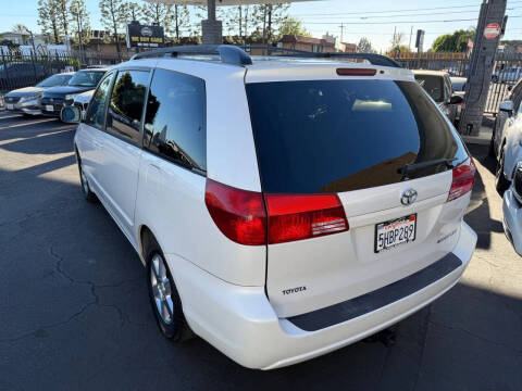2004 Toyota Sienna