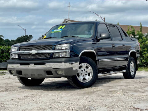 2004 Chevrolet Avalanche for sale at Auto Loans and Credit in Hollywood FL