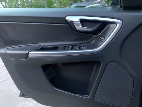 2016 Volvo XC60 T6 Drive-E R-Design