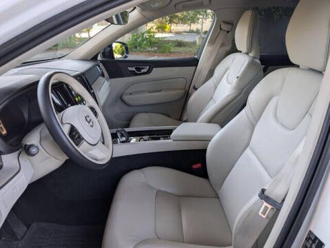 2023 Volvo XC60 B5 Plus Dark Theme