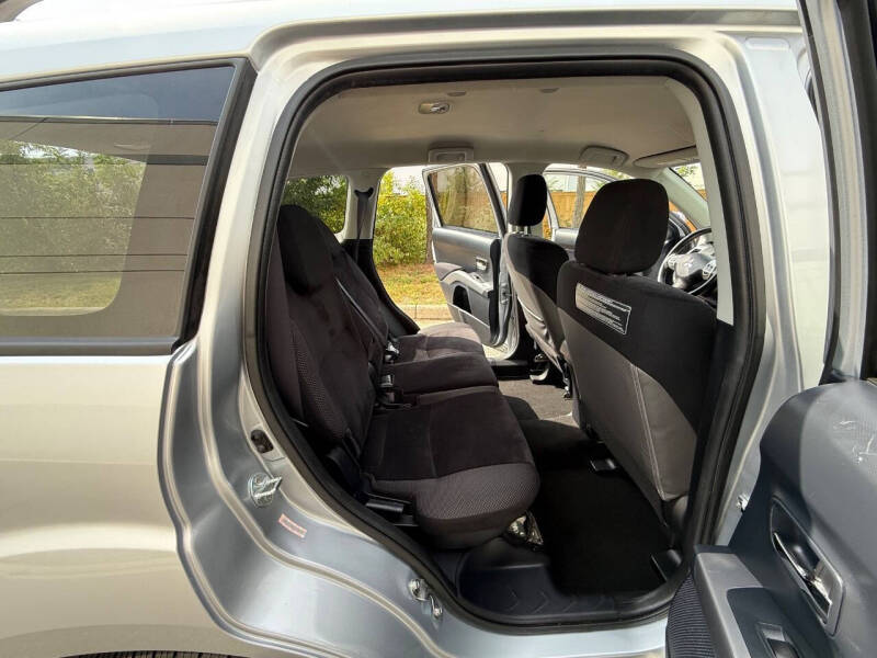 2010 Mitsubishi Outlander ES