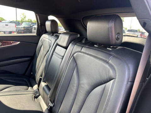 2019 Lincoln Nautilus Select