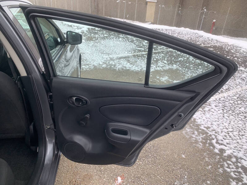 2019 Nissan Versa S Plus