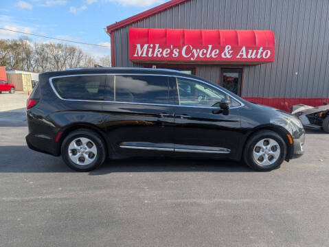 2017 Chrysler Pacifica Touring-L Plus