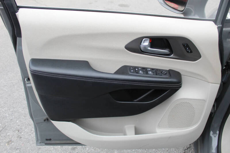 2021 Chrysler Pacifica Touring L