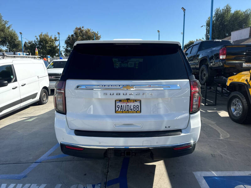 2022 Chevrolet Suburban LT photo 3