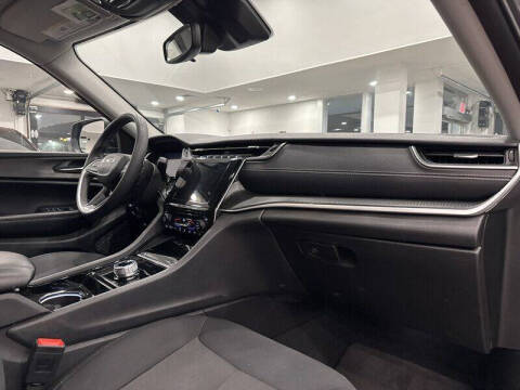 2023 Jeep Grand Cherokee L Laredo