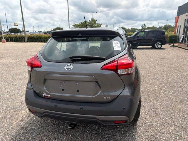 2020 Nissan Kicks SR